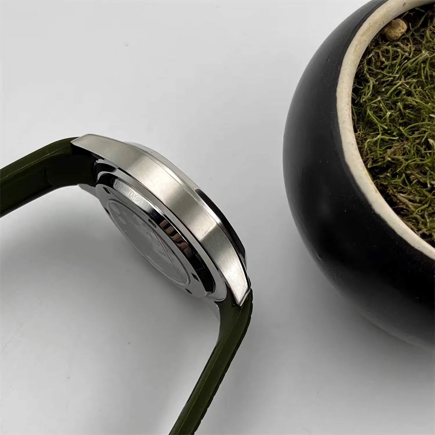 Seiko Mod Aquanaut "Green" Watch - Somerville Watch Co. - Green - Aquanaut